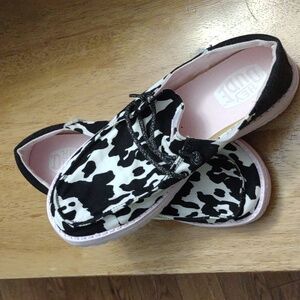 Like new pink and black glitter cow Hey Dudes